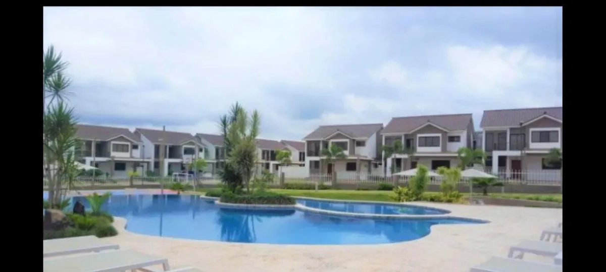 Se vende casa en PH Olimpus, Brisas del Golf