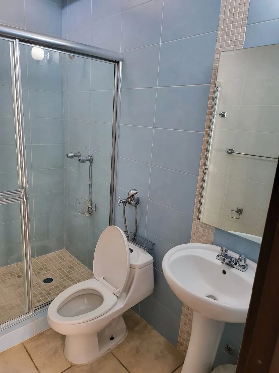 ALQUILER DE CASA AMOBLADA PH EVEREST BRISAS NORTE - PANAMÁ