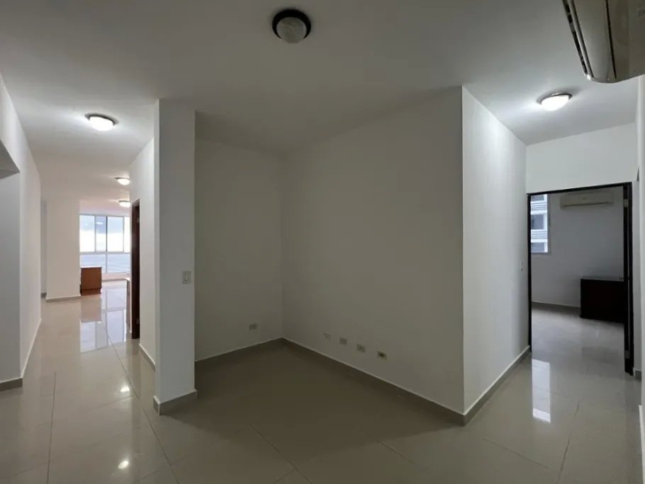 SE VENDE ESPACIOSO APARTAMENTO CON VISTA AL MAR EN SAN FRANCISCO