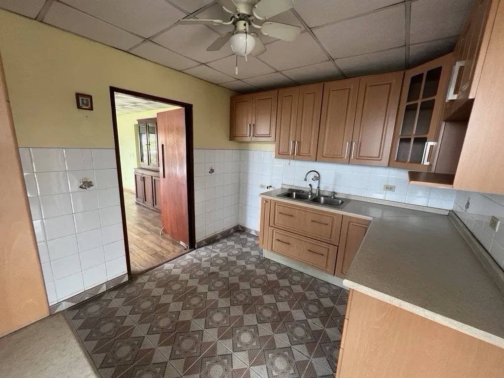 Multi-Family For Sale in Calle 75D Oeste
