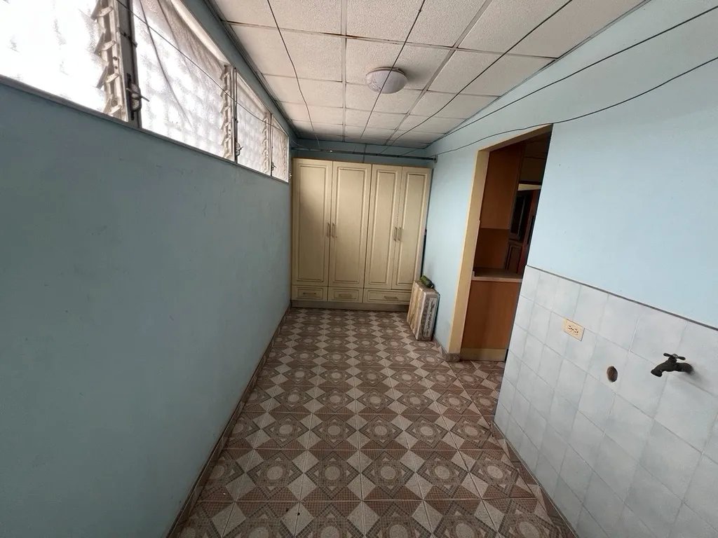 Multi-Family For Sale in Calle 75D Oeste