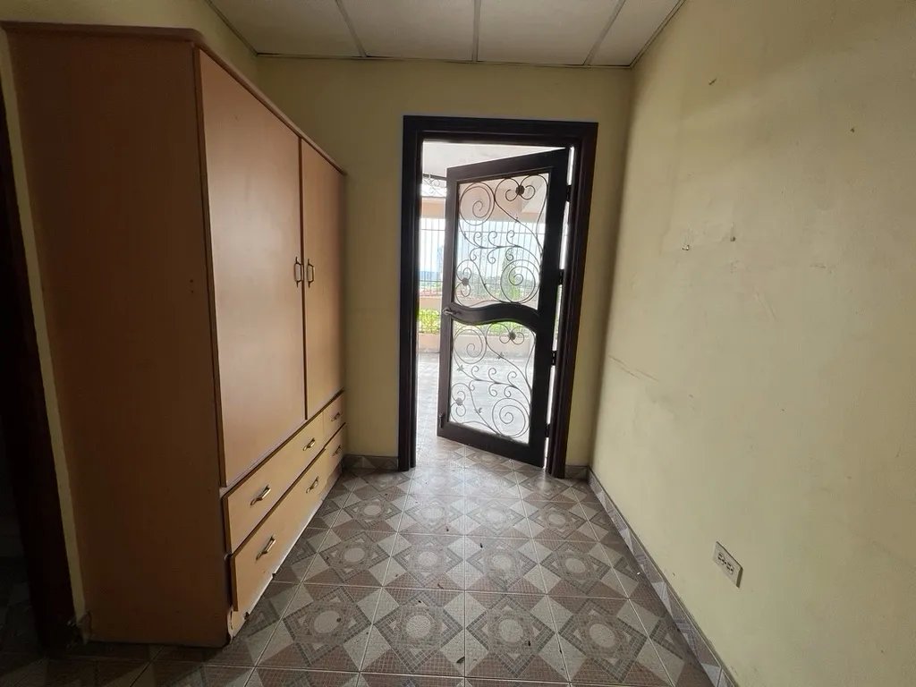 Multi-Family For Sale in Calle 75D Oeste
