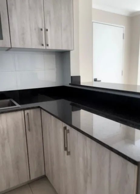 Apartment For Sale in Edison Park