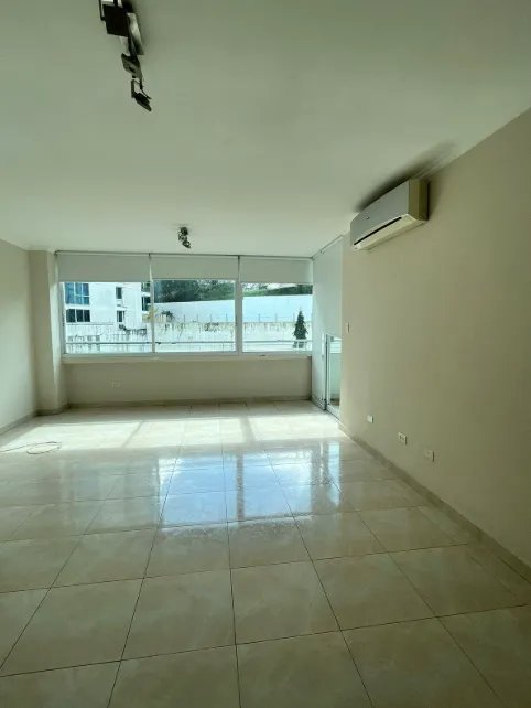 Apartment For Sale in Edison Park