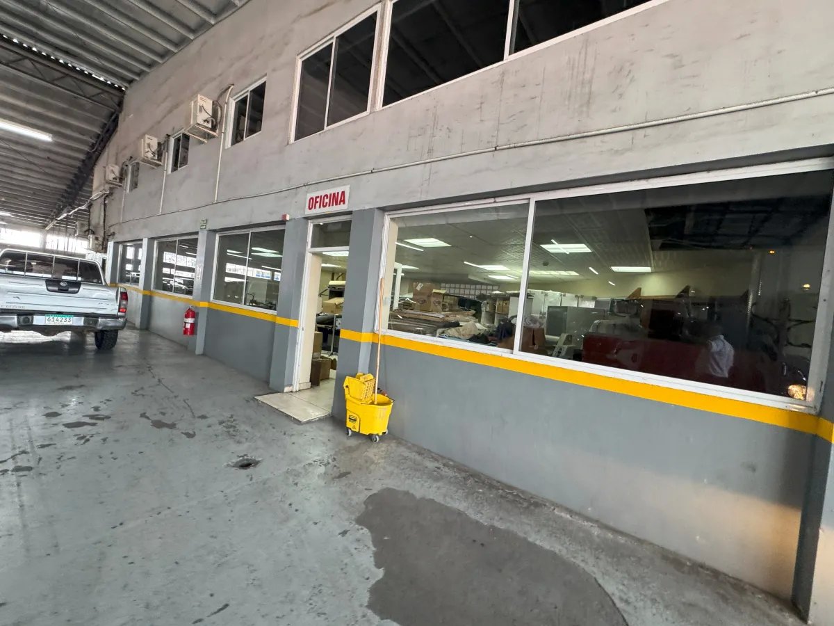 Industrial For Sale in Avenida Balboa