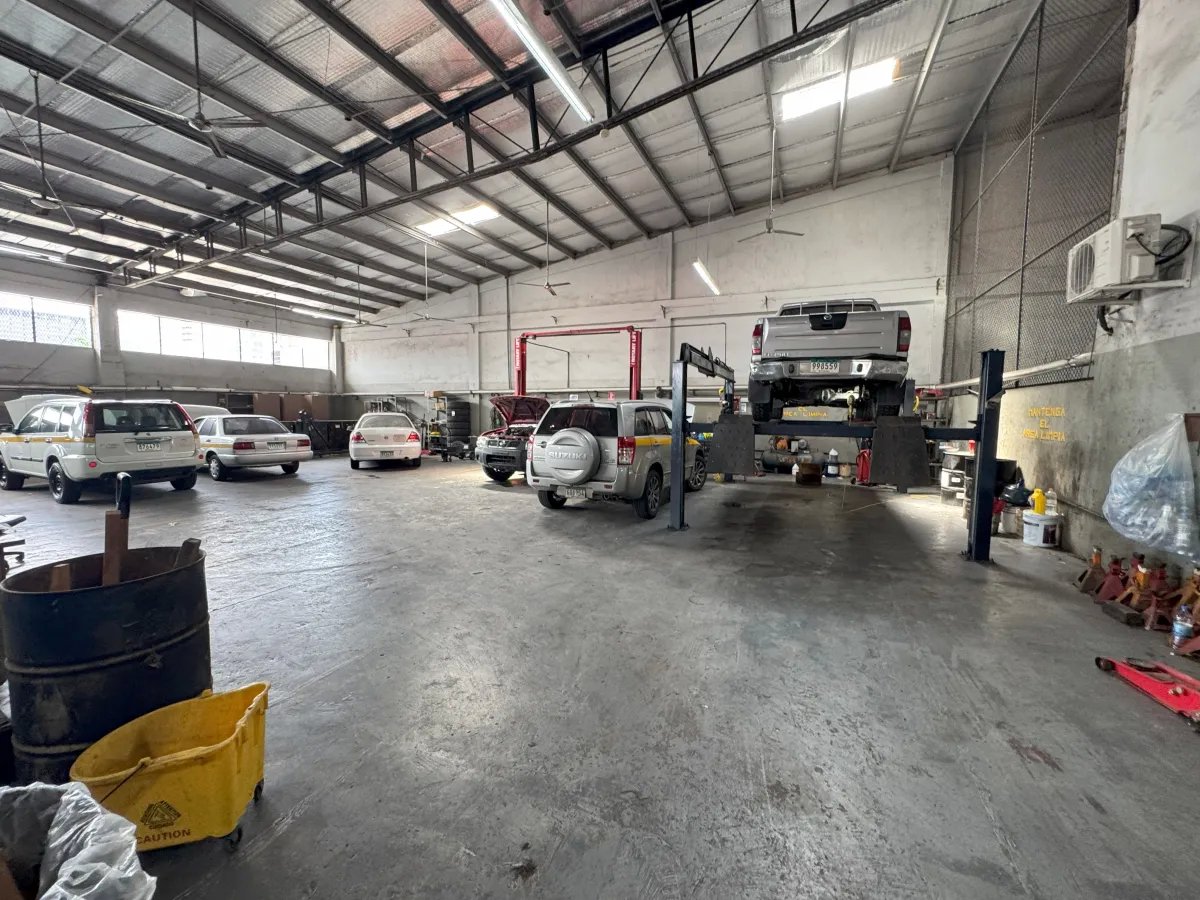 Industrial For Sale in Avenida Balboa