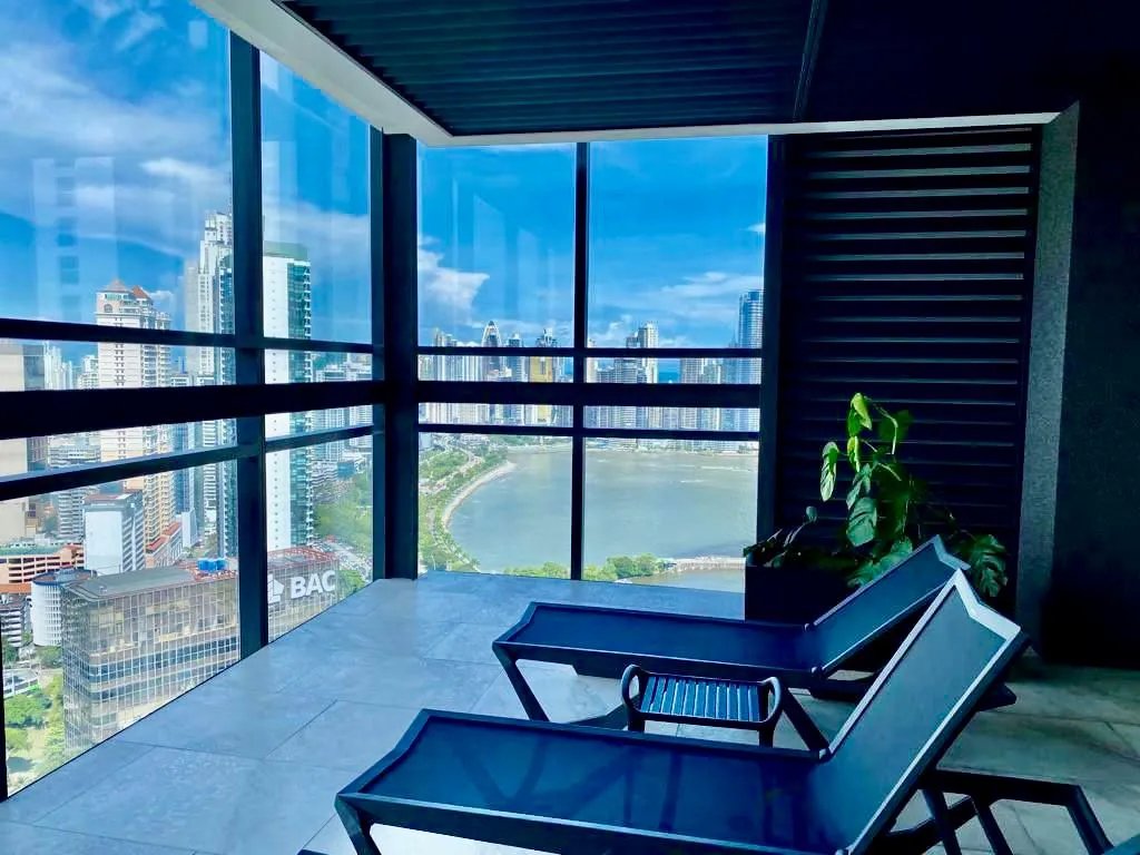 Apartment For Rent in Avenida Balboa