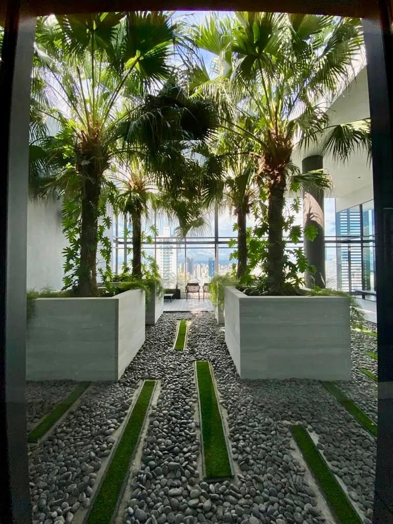 Apartment For Rent in Avenida Balboa