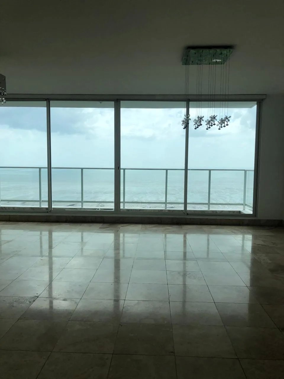 Alquiler de Apartamento L/B primera Línea Costa del Este - Panamá