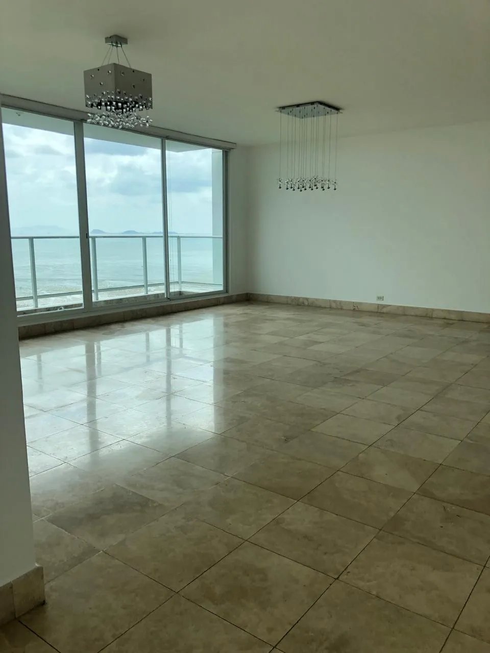 Alquiler de Apartamento L/B primera Línea Costa del Este - Panamá