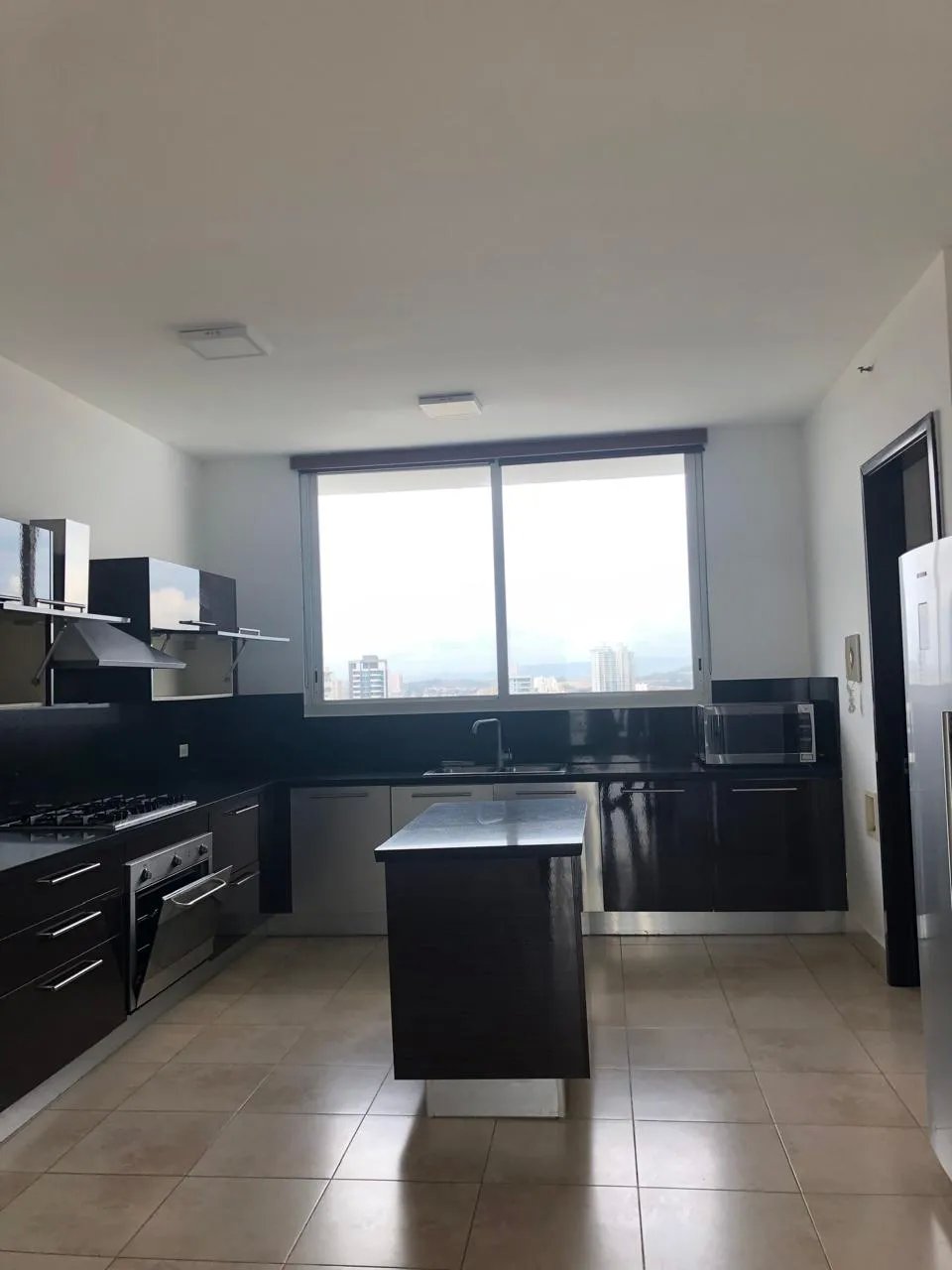Alquiler de Apartamento L/B primera Línea Costa del Este - Panamá