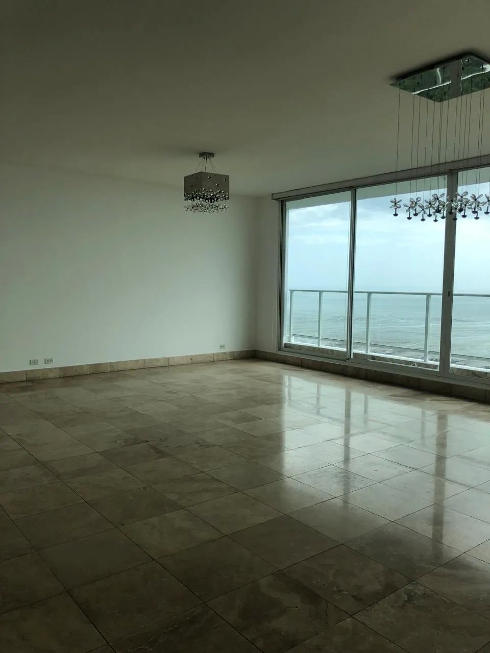 Alquiler de Apartamento L/B primera Línea Costa del Este - Panamá