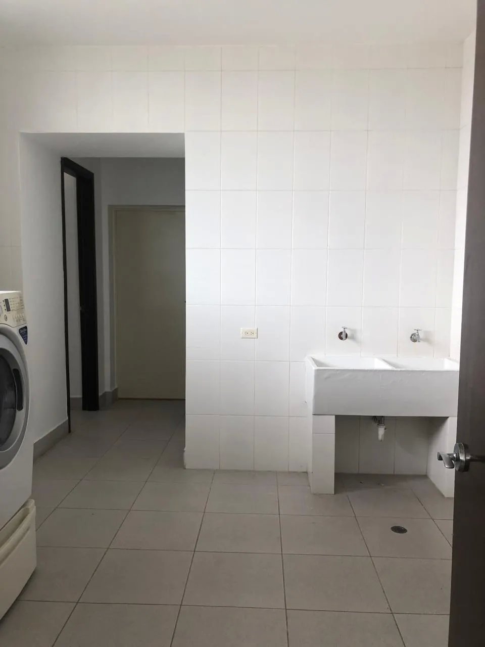 Alquiler de Apartamento L/B primera Línea Costa del Este - Panamá