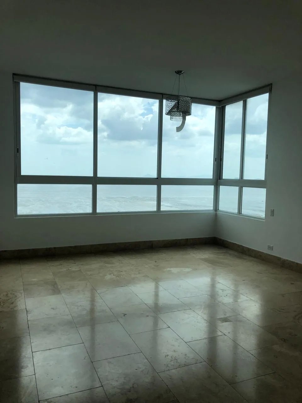Alquiler de Apartamento L/B primera Línea Costa del Este - Panamá