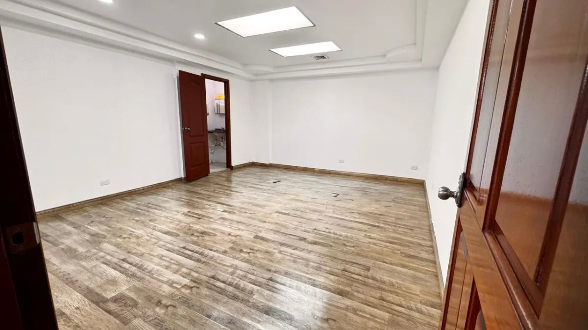 Venta Local Comercial PH Twin Tower, Marbella