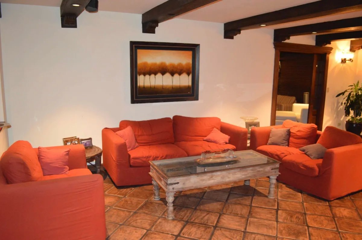 Apartment For Sale in Avenida Balboa