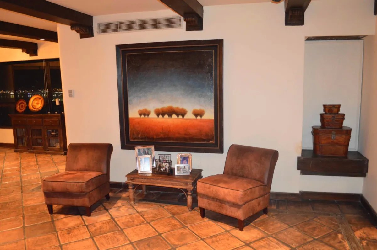 Apartment For Sale in Avenida Balboa