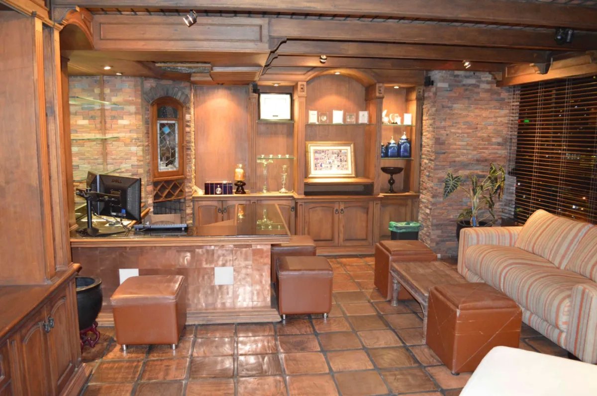 Apartment For Sale in Avenida Balboa