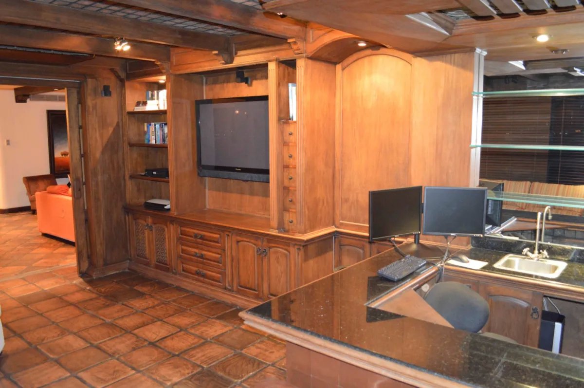 Apartment For Sale in Avenida Balboa