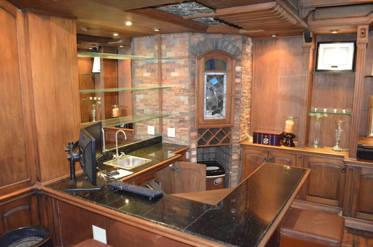 Apartment For Sale in Avenida Balboa