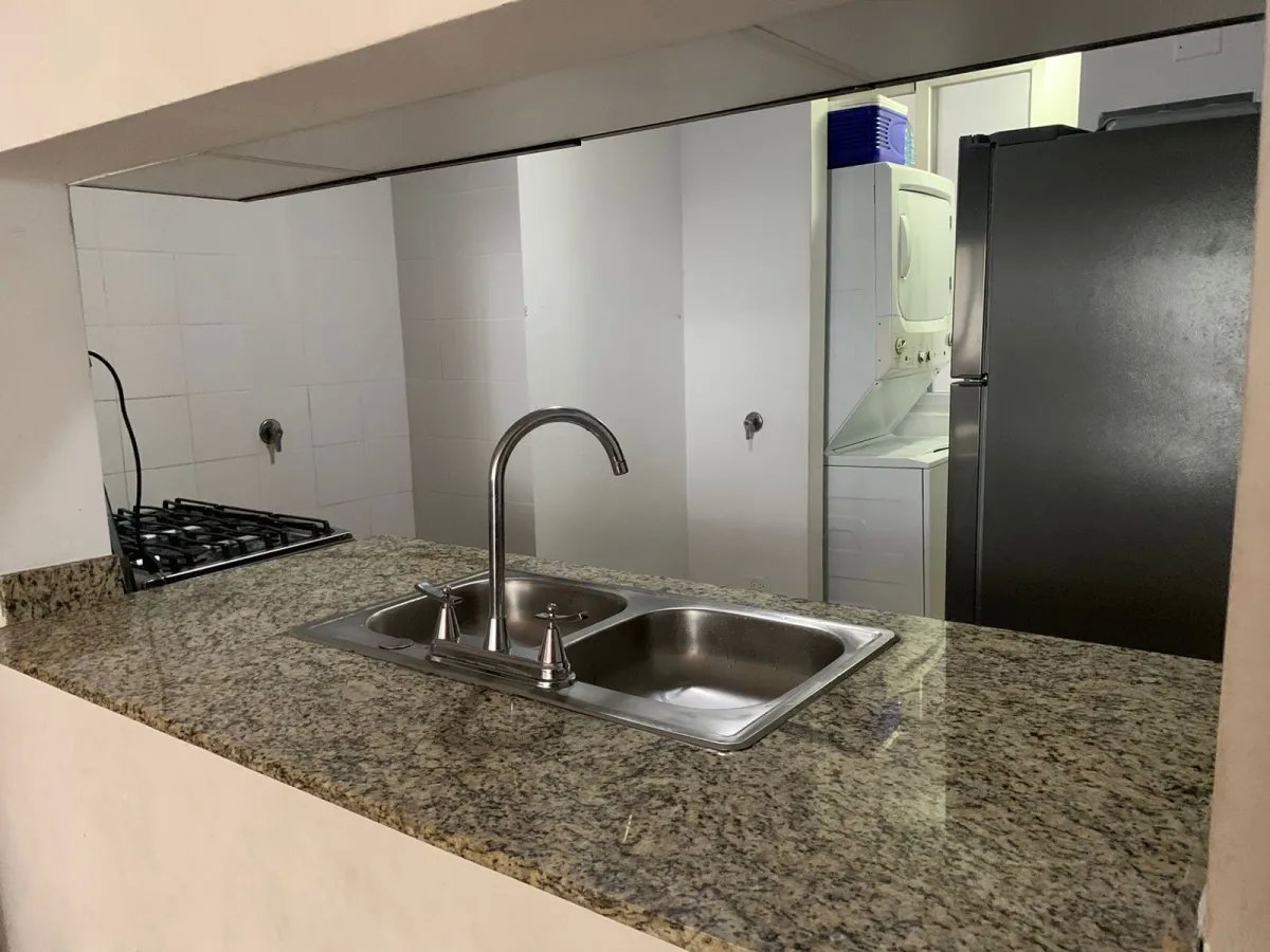 SE VENDE APARTAMENTO EN PH COSMOPOLITAN