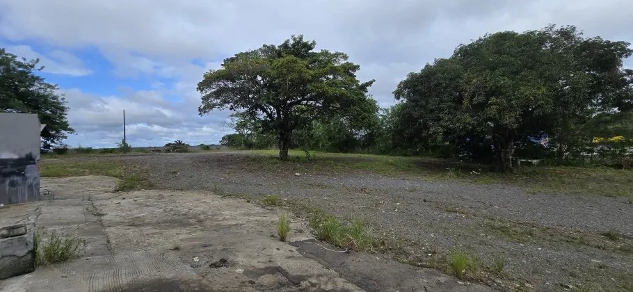 Terreno para almacenamiento o equipo pesado