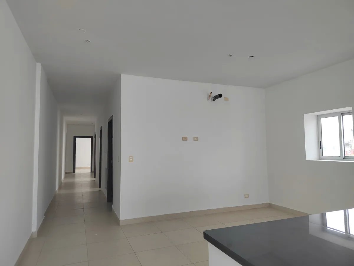 Apartment For Sale in Avenida Balboa