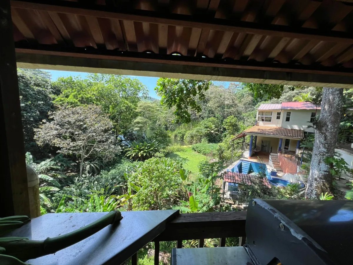 Venta  Propiedad con 2 Casas + Vista al Lago en Las Cumbres