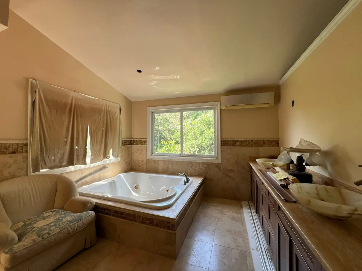 Venta  Propiedad con 2 Casas + Vista al Lago en Las Cumbres