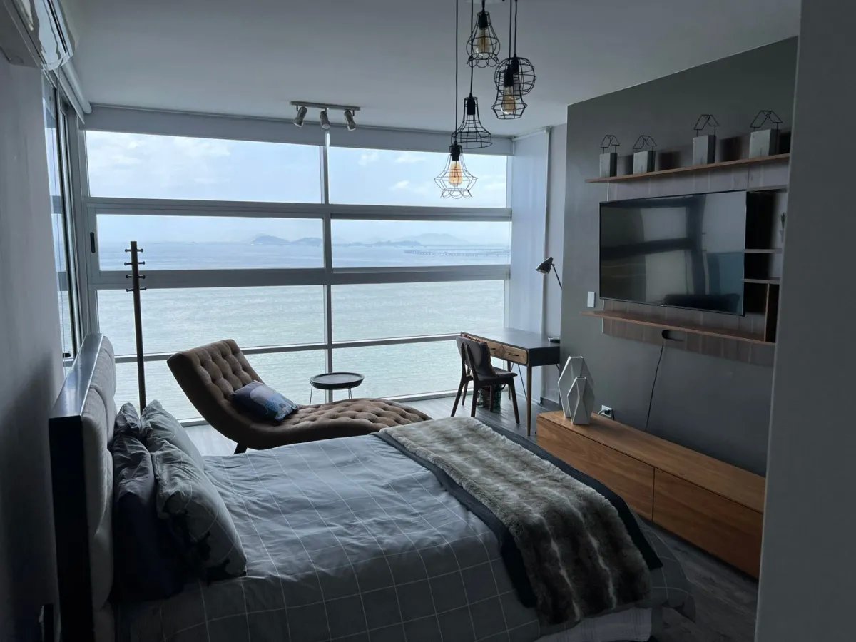 Se Vende Hermoso Apartamento totalmente Amueblado con Vista al Mar  A...