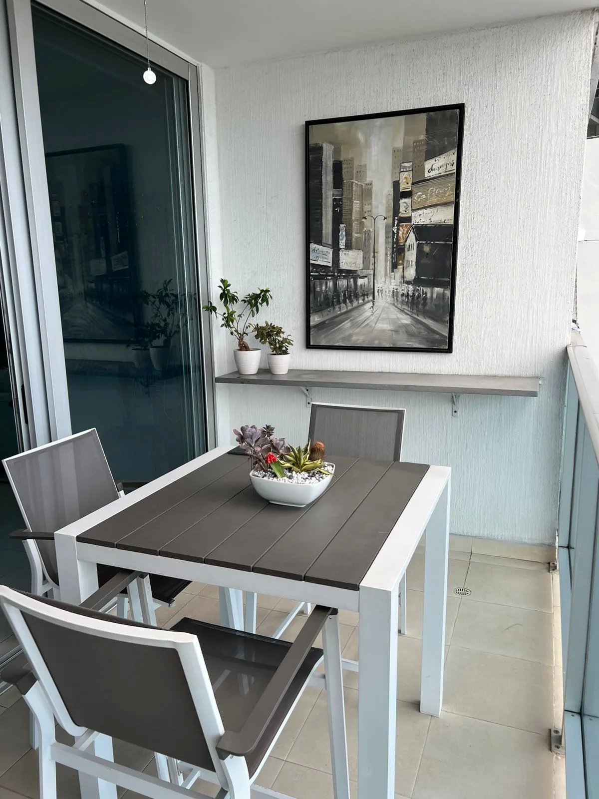 Apartment For Sale in Avenida Balboa
