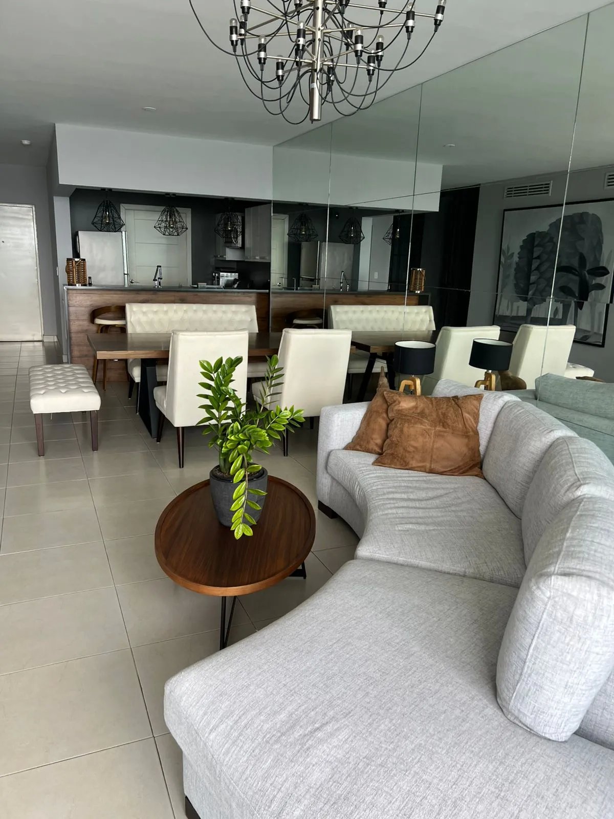 Apartment For Sale in Avenida Balboa