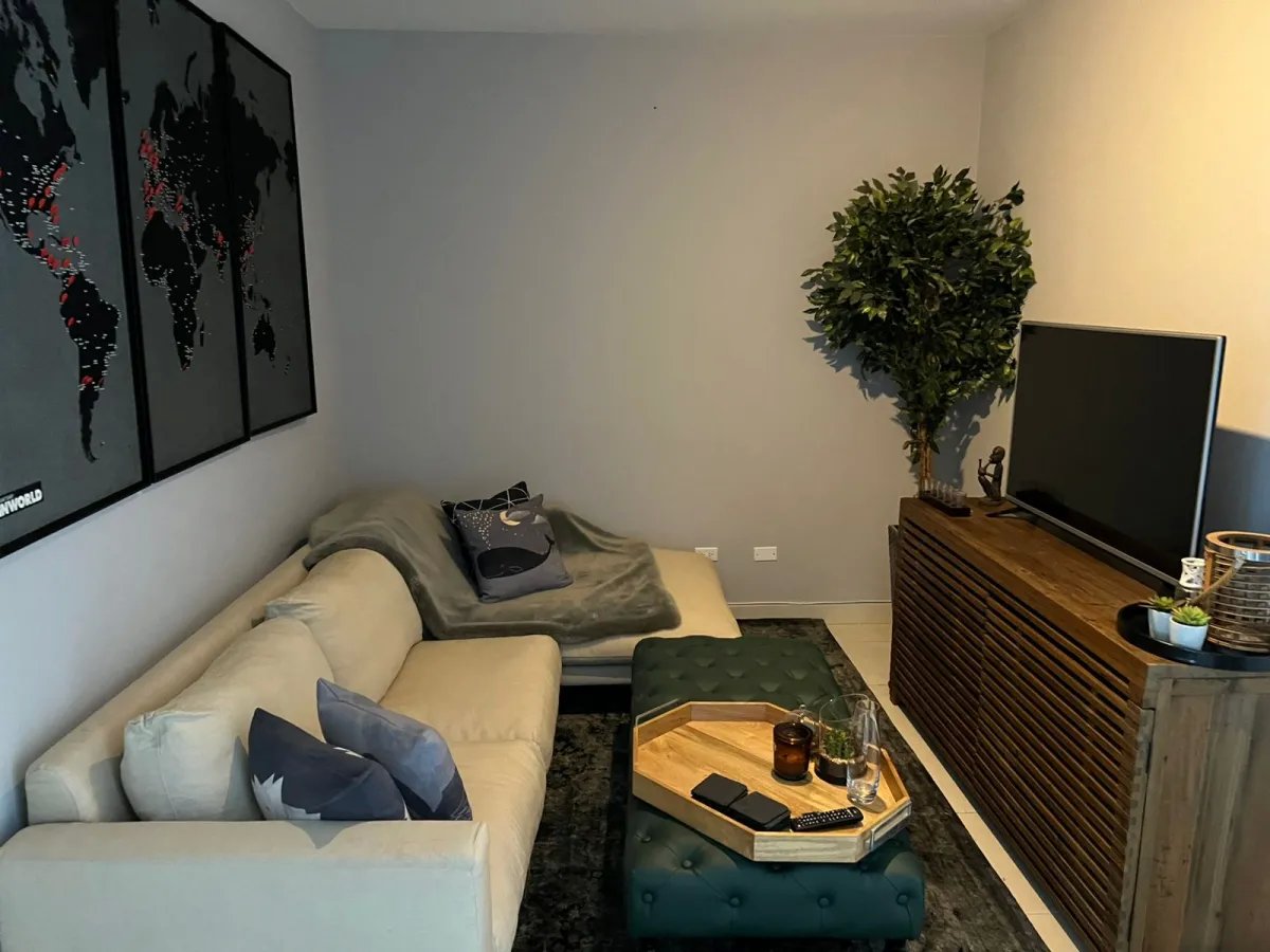 Apartment For Sale in Avenida Balboa