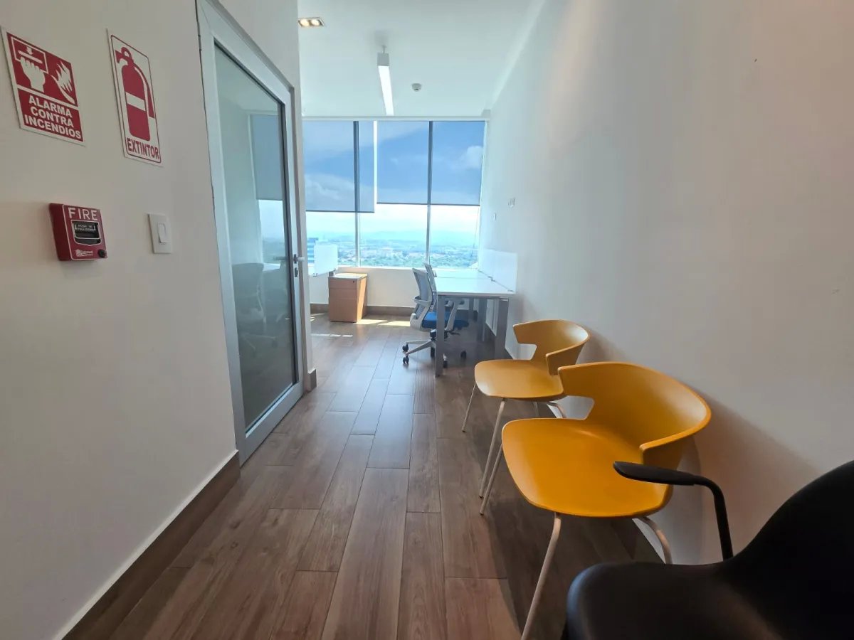 Se Alquila Oficina  en P.H. Plaza del Este  Costa del Este