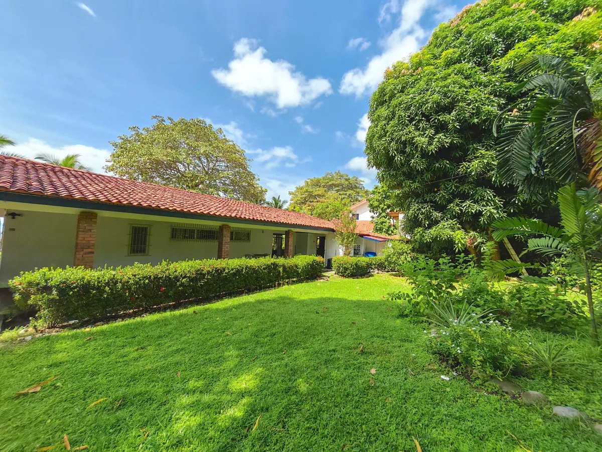 Single Family Detached For Sale in San Carlos