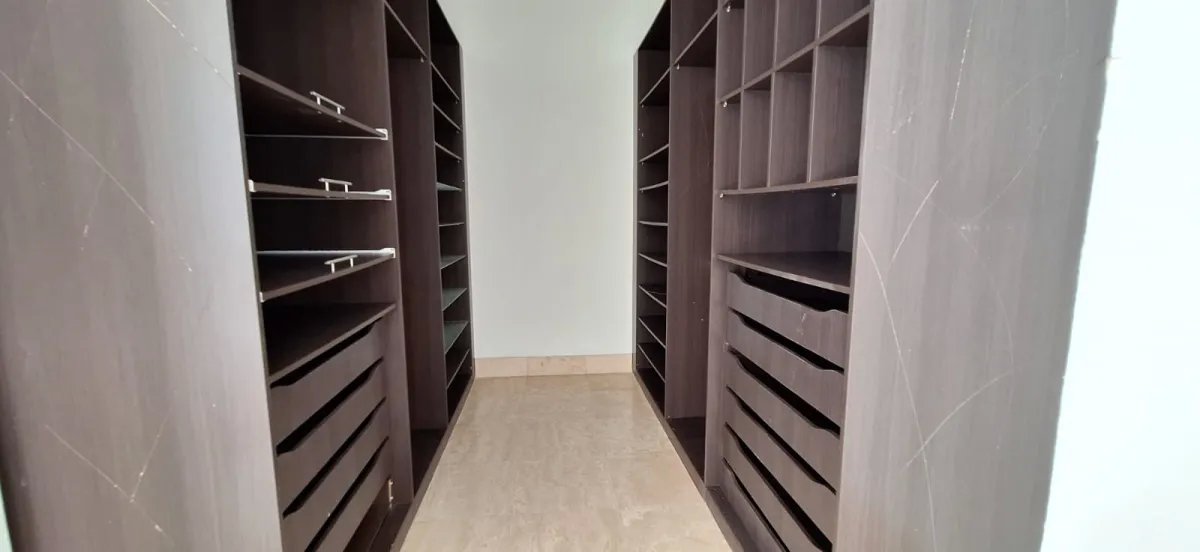 Apartment For Sale in San Francisco