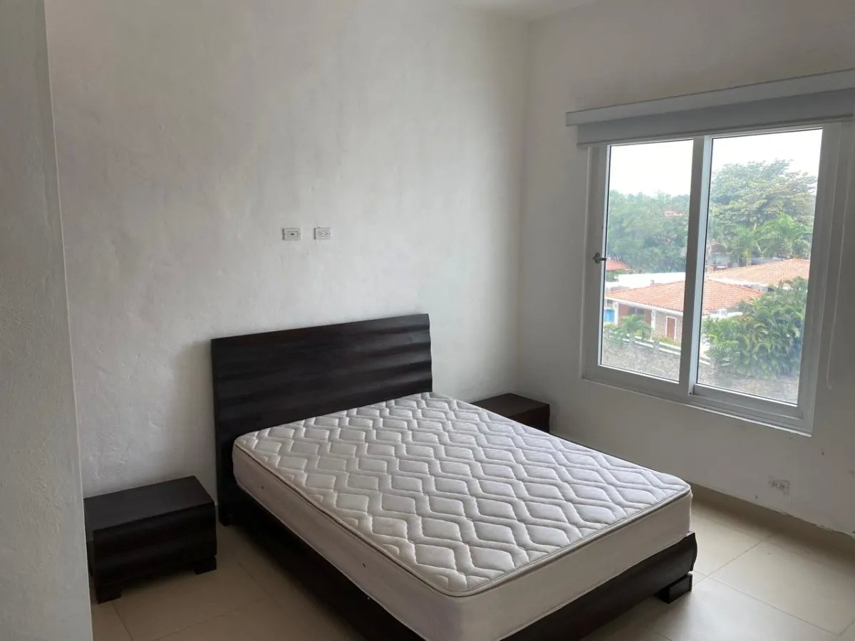 SE ALQUILA APARTAMENTO EN PUNTA BARCO