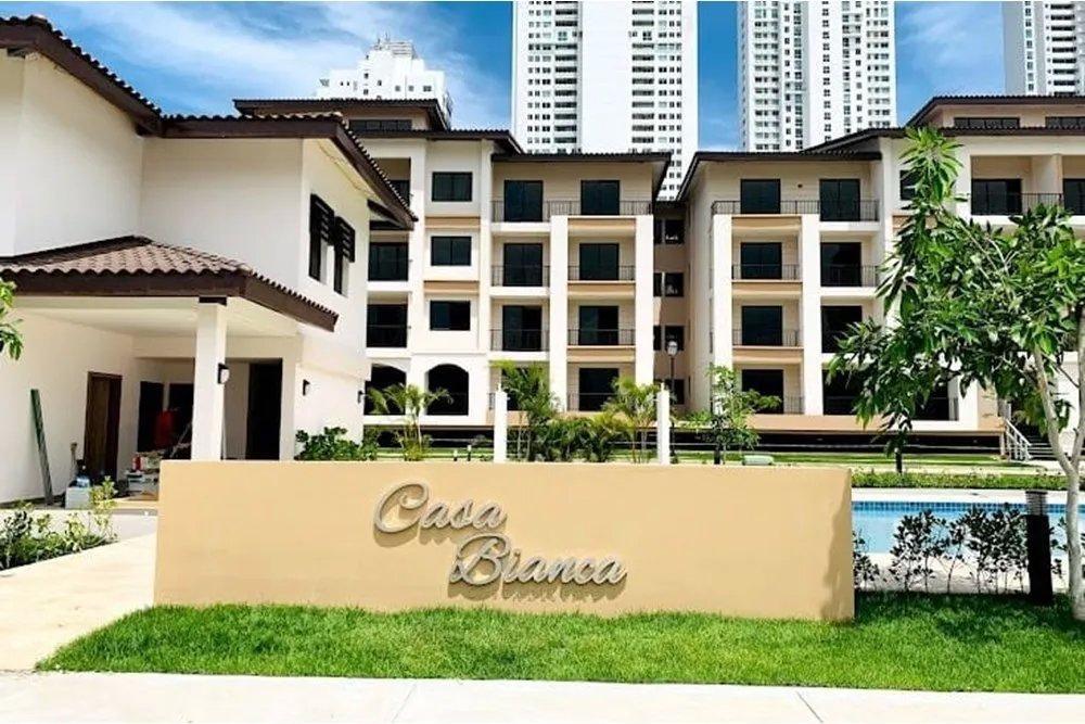 Apartment For Sale in Casa Bianca