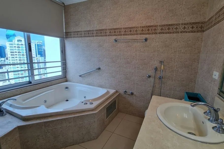 Se vende apartamento full amoblado en PH Sol Marina, Marbella