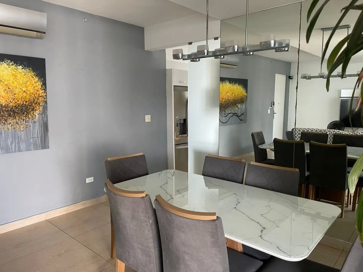 Apartment For Sale in Avenida Balboa