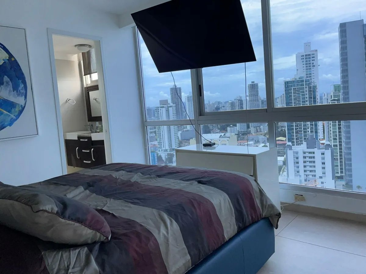 Apartment For Sale in Avenida Balboa
