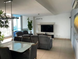 Venta de Apartamento en la Avenida Balboa