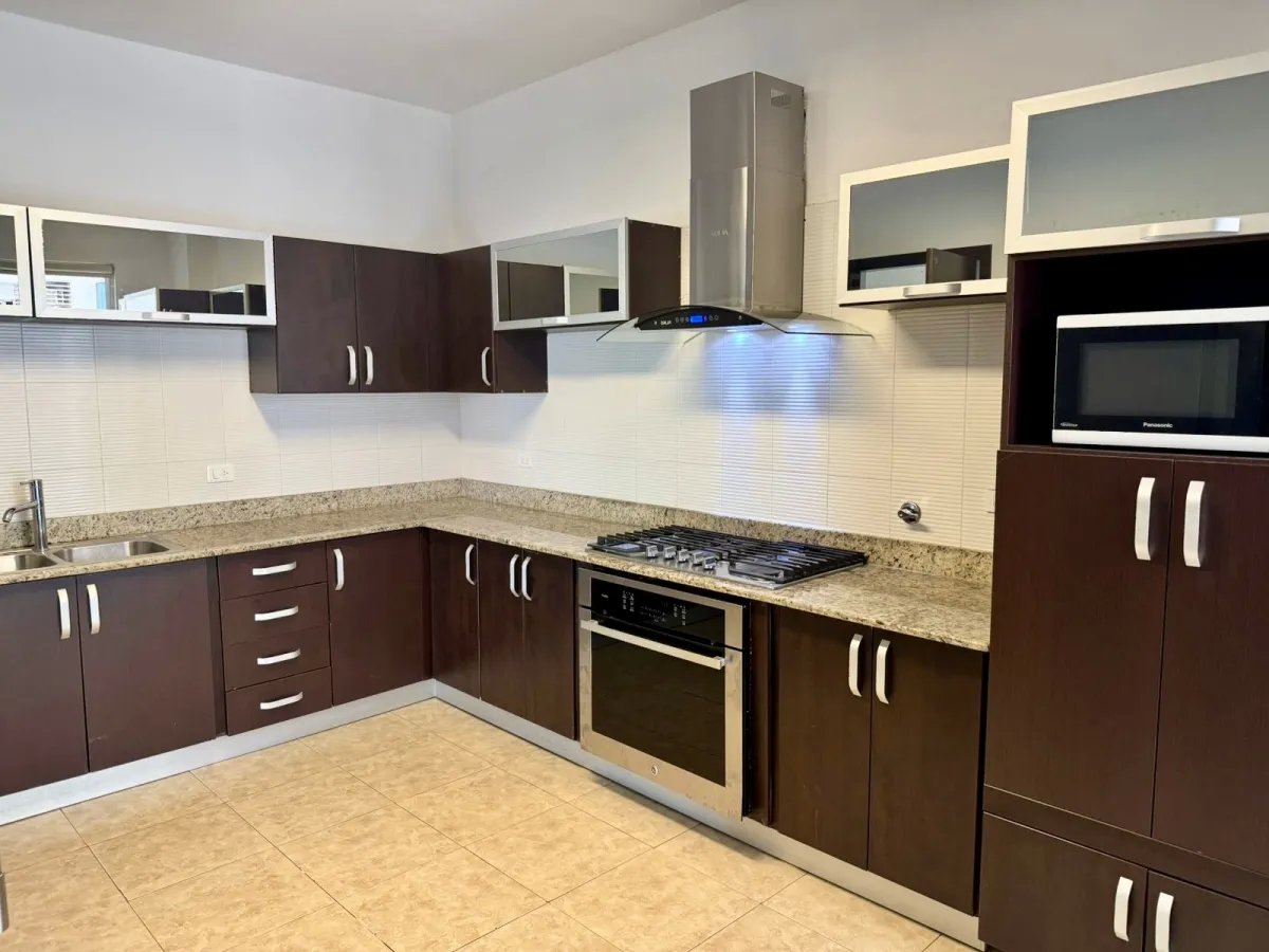 Se vende apartamento en PH Titanium, Costa del Este $. 500,000