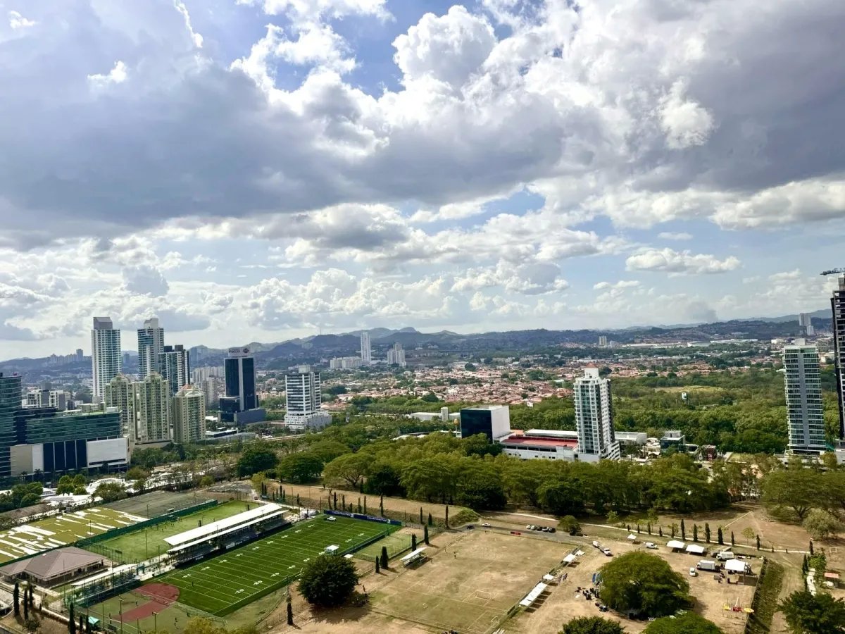 Se vende apartamento en PH Titanium, Costa del Este $. 500,000