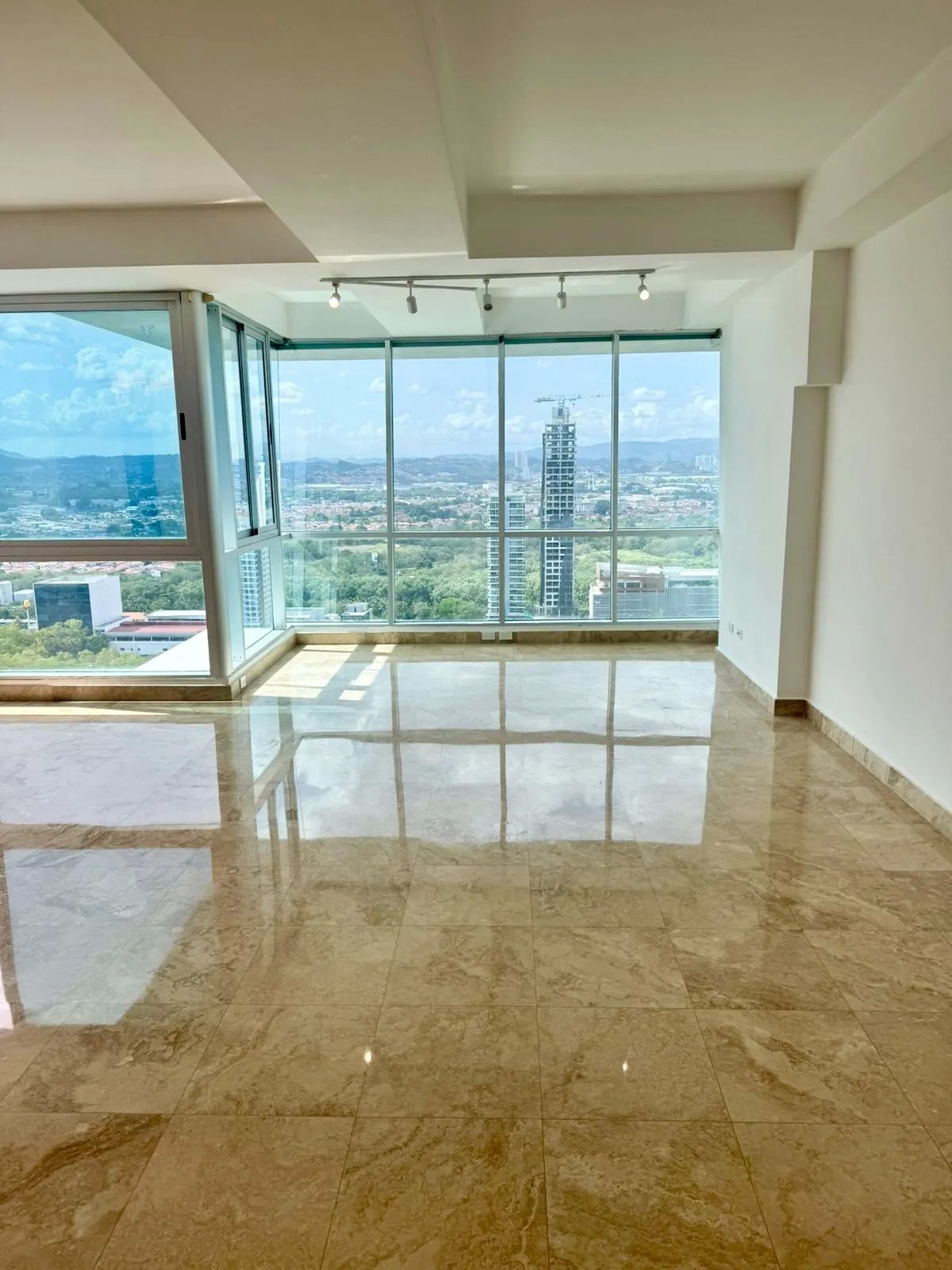 Se vende apartamento en PH Titanium, Costa del Este $. 500,000