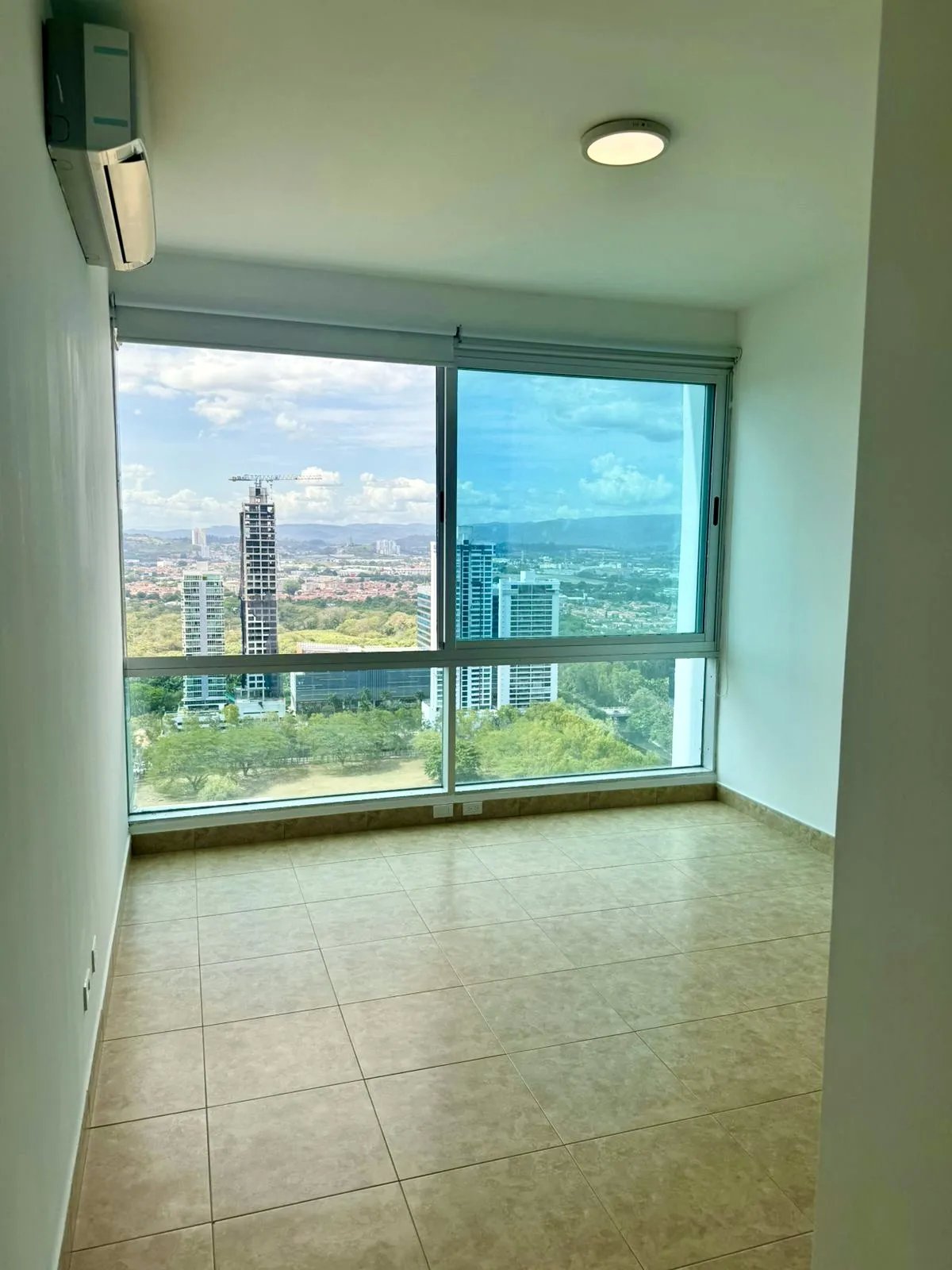Se vende apartamento en PH Titanium, Costa del Este $. 500,000