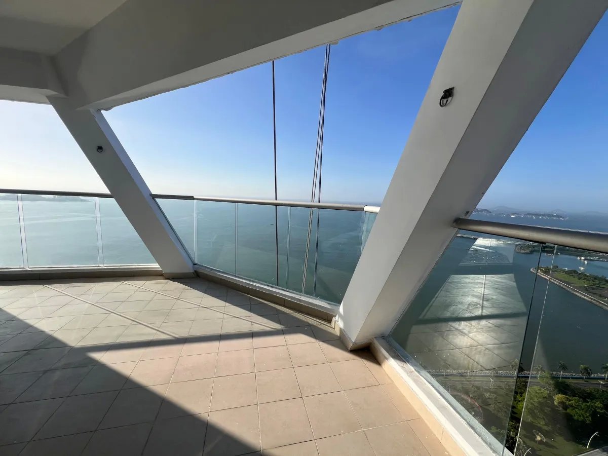 Apartment For Rent in Avenida Balboa