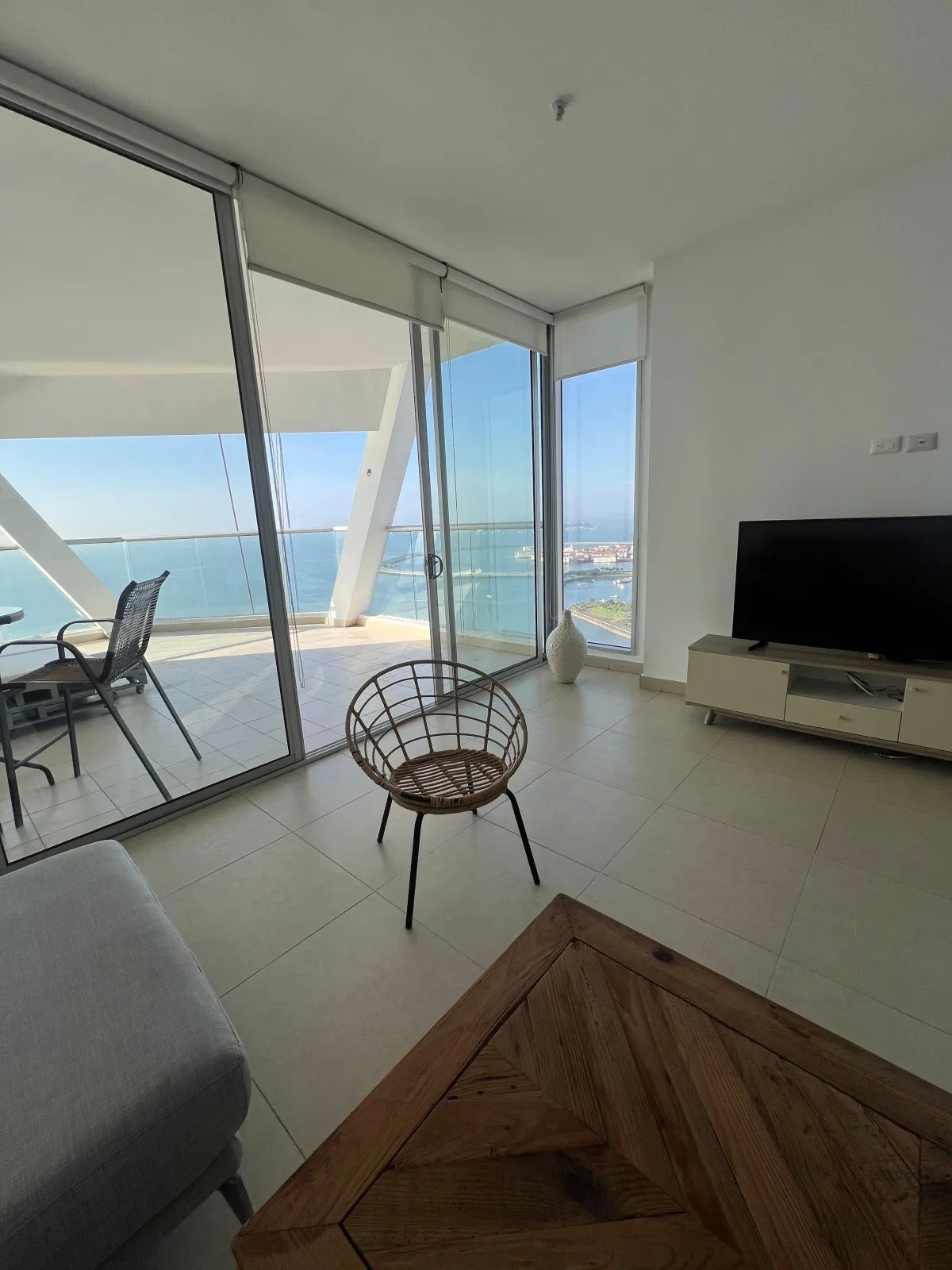 Apartment For Rent in Avenida Balboa