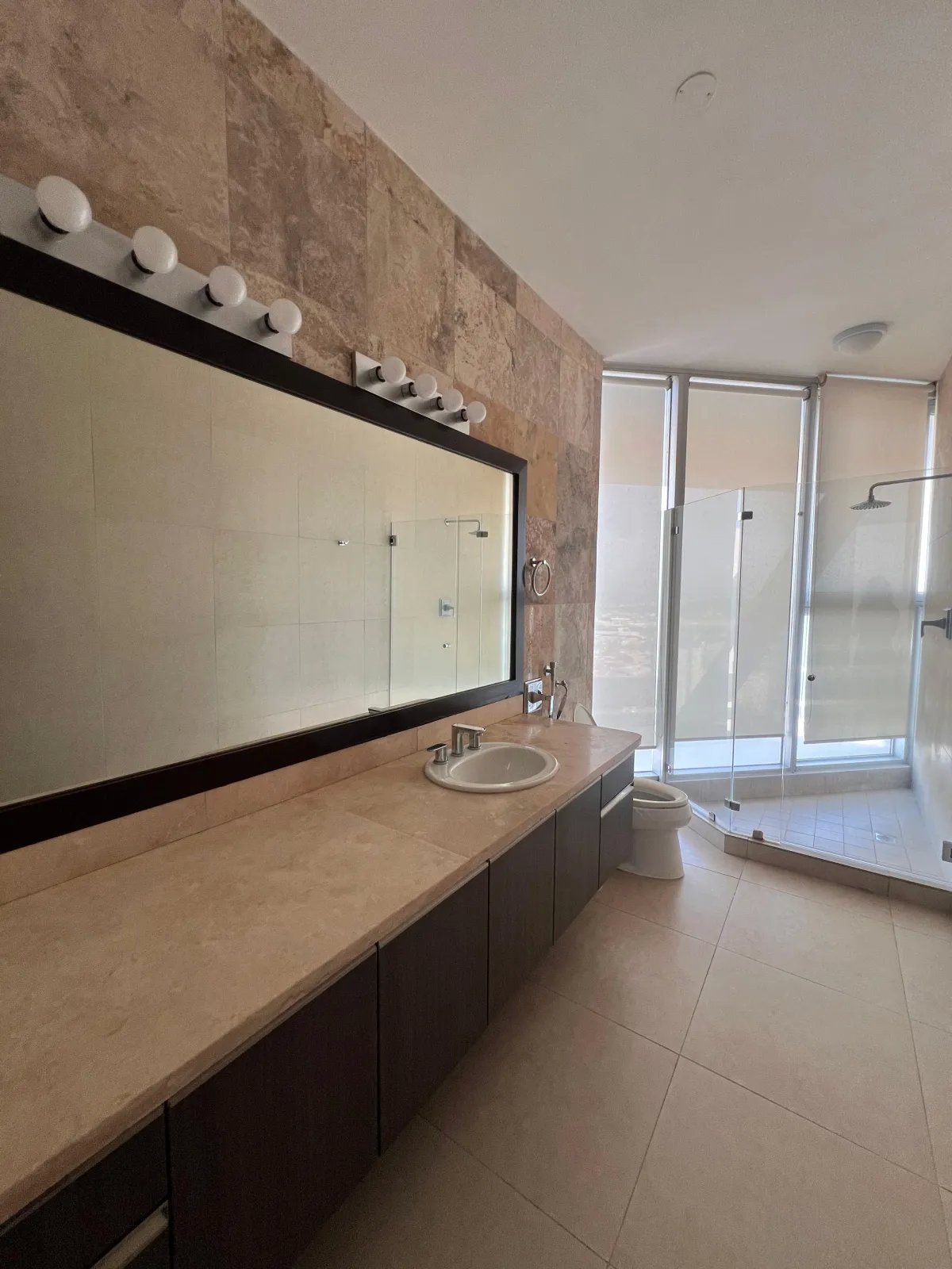 Apartment For Rent in Avenida Balboa
