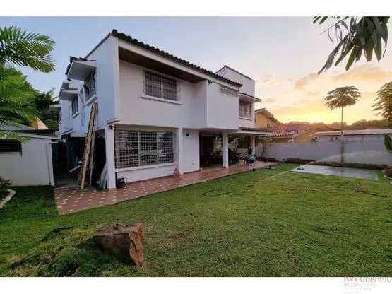 Se vende casa en La Alameda